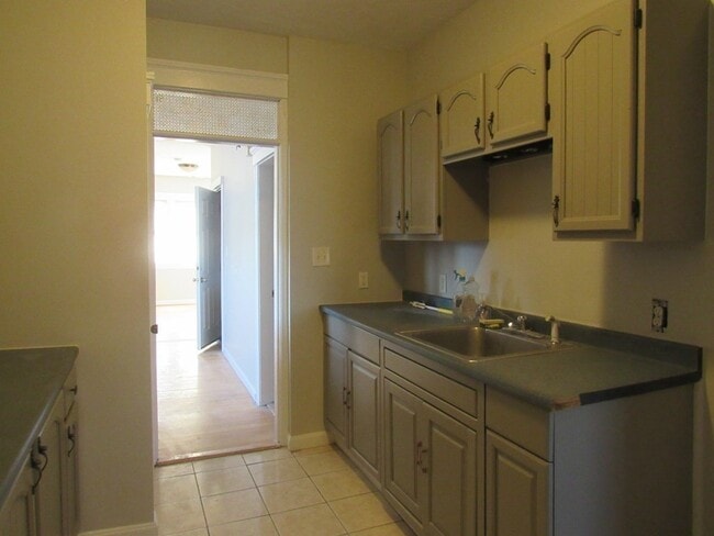 Building Photo - 98 Brookline St