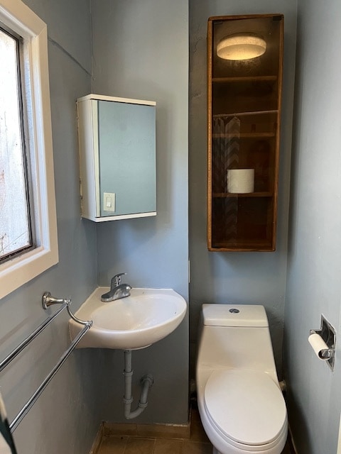bathroom - 625 W Maple St