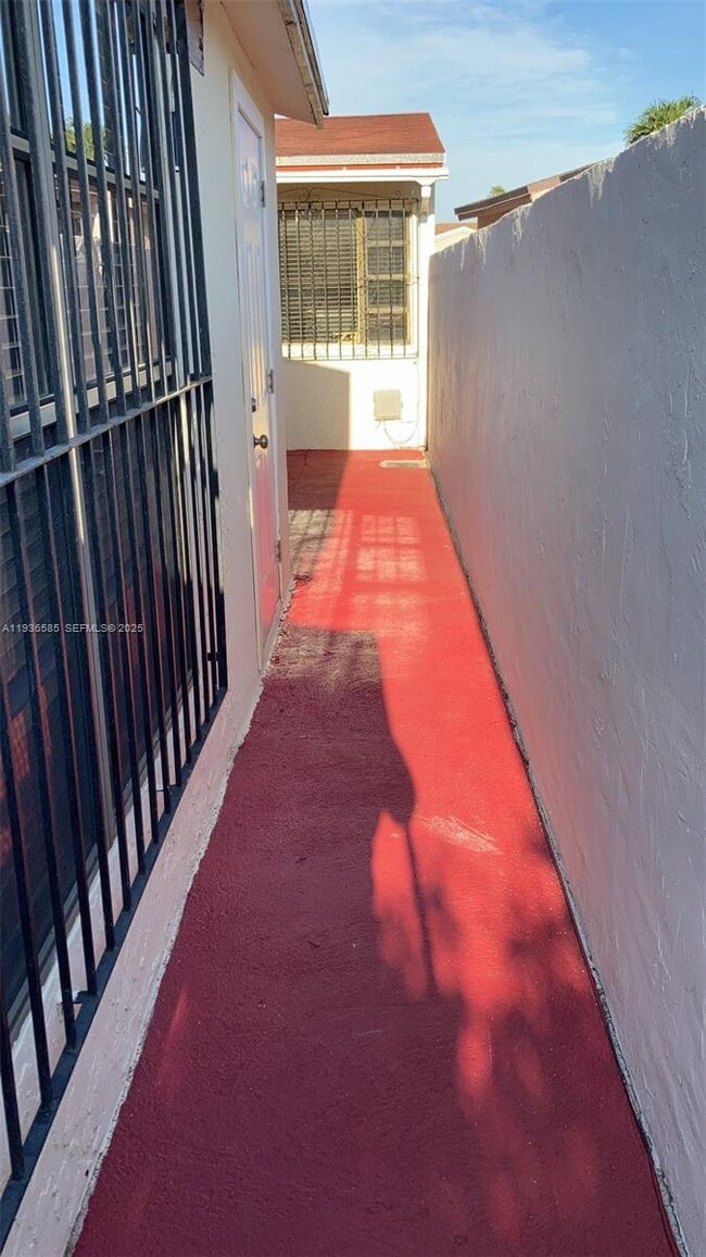 Building Photo - 2102 SW 106th Ct