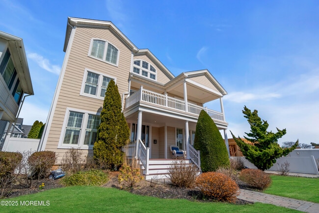 Building Photo - 106 2nd Ave