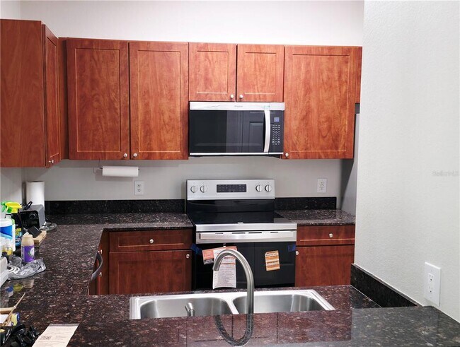 Building Photo - 8216 Downpatrick Ct