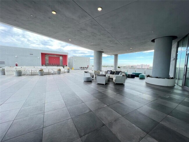 Building Photo - 2000 Metropica Wy