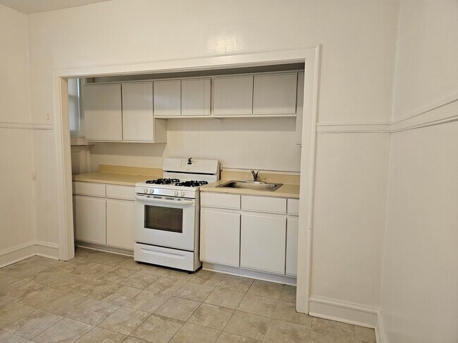 Building Photo - 2110 Sherman Ave