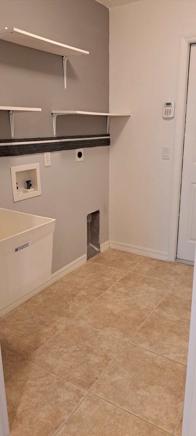 Building Photo - 1117 Sexton Rd SW