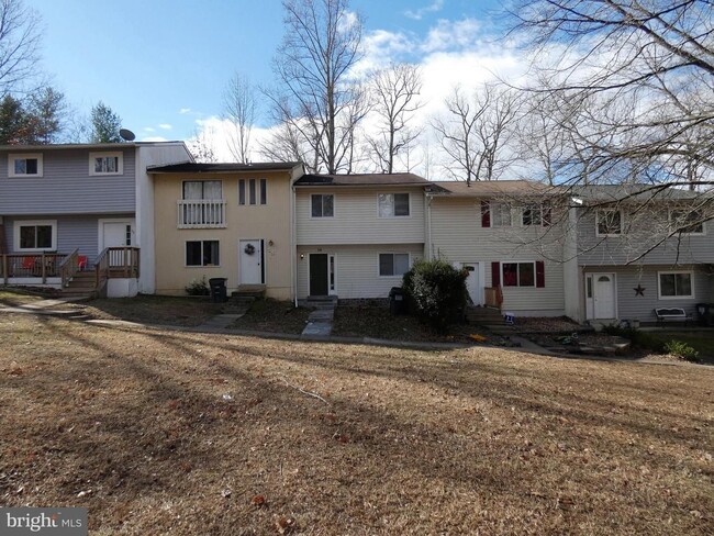 Building Photo - Stafford Townhome with 4 Beds and 3.5 Baths