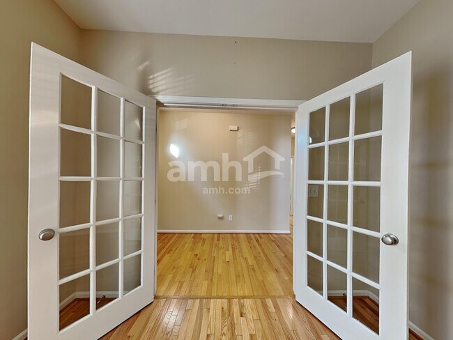 Building Photo - 25 Bellows Falls Dr