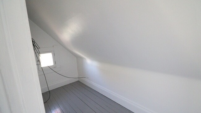 Building Photo - 3 Bedroom House