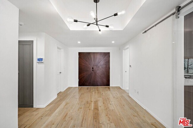 Building Photo - 440 N Oakhurst Dr