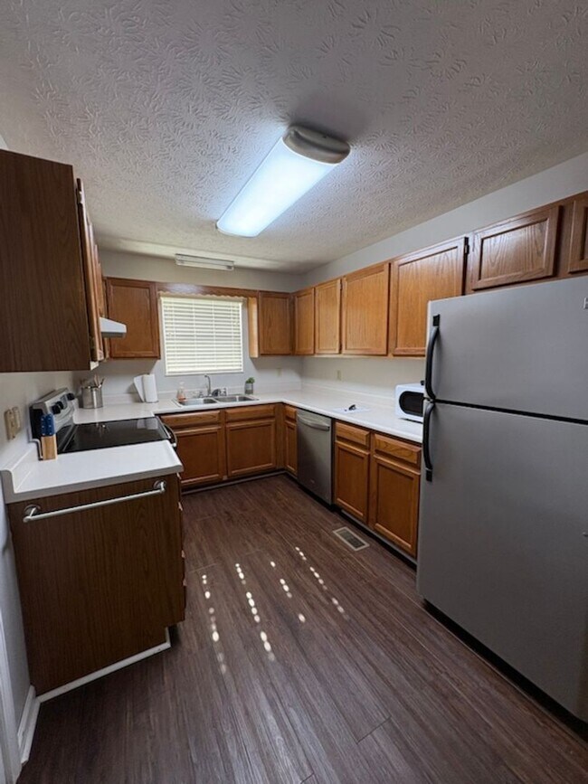 Building Photo - 1807 Brookline Ct