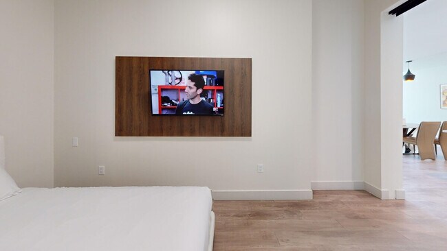 Building Photo - 411 Jimmy Buffett Mem Hwy