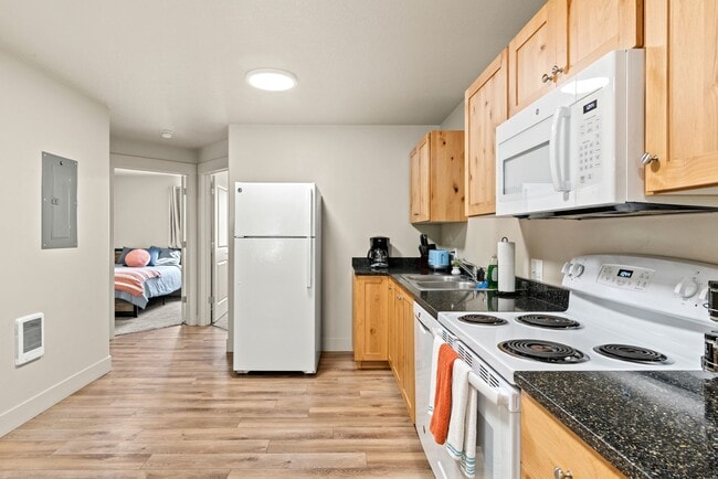 Building Photo - Move-In Ready 3BR Furnished Apartment Near ISU