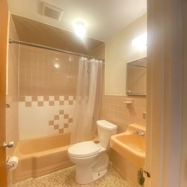 Building Photo - 70 Jamaicaway