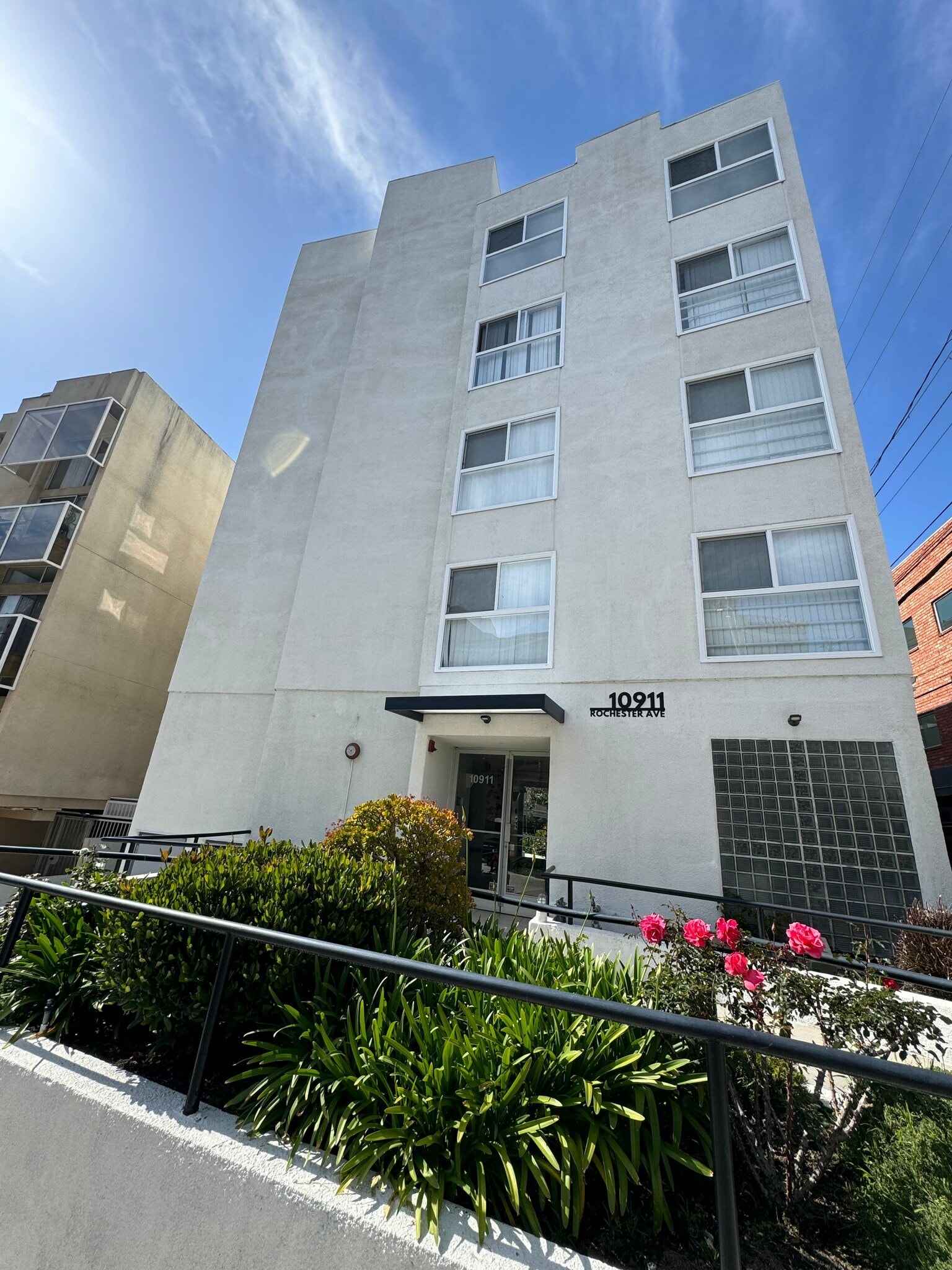 Building Photo - 10911 Rochester Ave