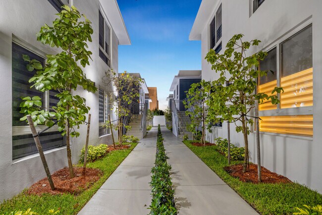 Building Photo - 1542