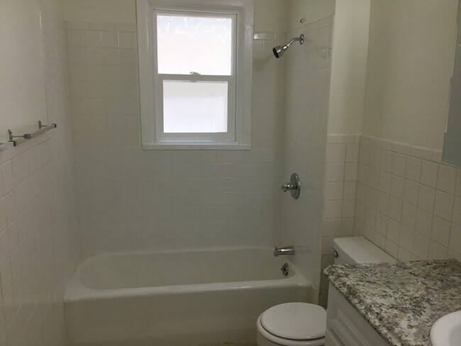 Building Photo - Charming 2 Bedroom Home in Old Town Longmont!