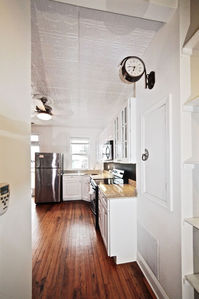 Building Photo - Beautiful 2 BR Townhouse in Atlas District