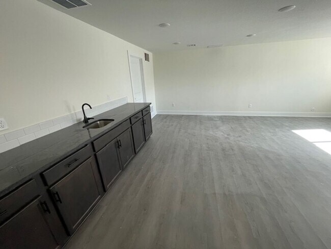 Building Photo - 5103/05 S Chase Ave