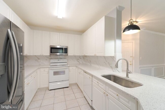 Building Photo - 8183 Carnegie Hall Ct
