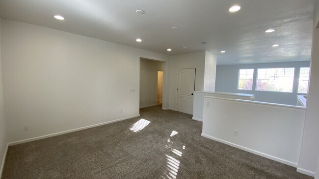 Building Photo - Mountain House Home Spacious 4 Bedroom, 3.5 Bath Home with Bonus Loft