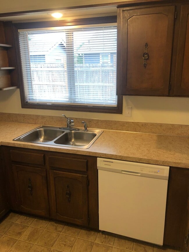 Building Photo - Three Bedroom with RV Pad in North Salem
