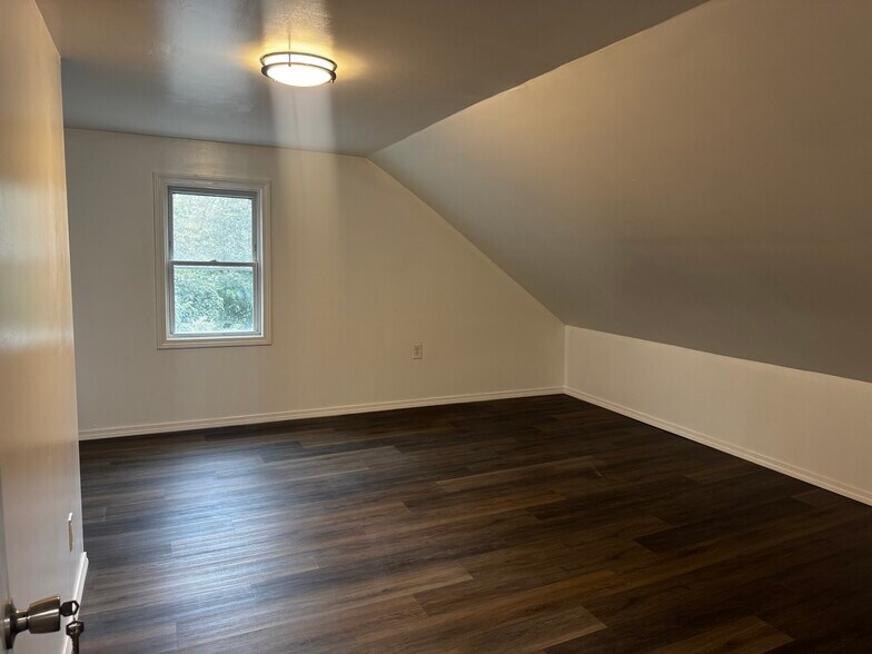 Building Photo - 222 Howard Ave