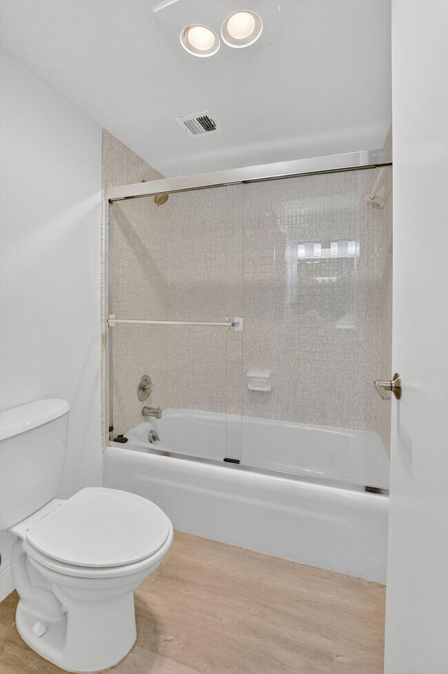 Building Photo - 4 Royal Palm Way