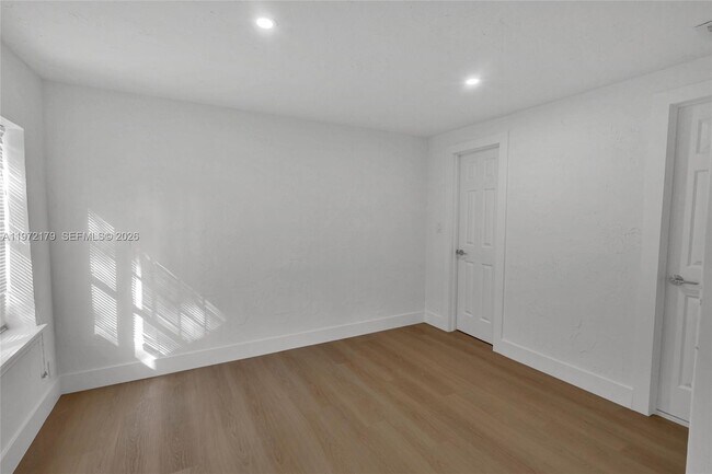 Building Photo - 5111 SW 73rd Terrace