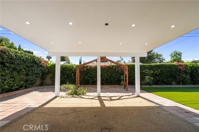 Building Photo - 6615 Farralone Ave