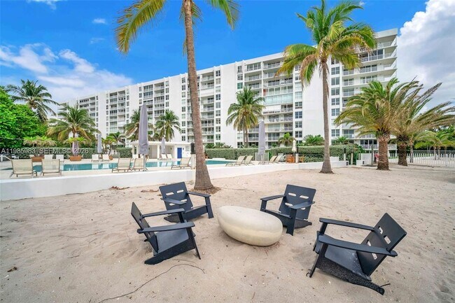 Building Photo - 611 Ocean Dr