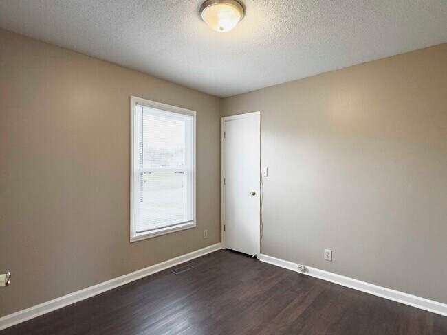 Building Photo - 587 Joshua Dr