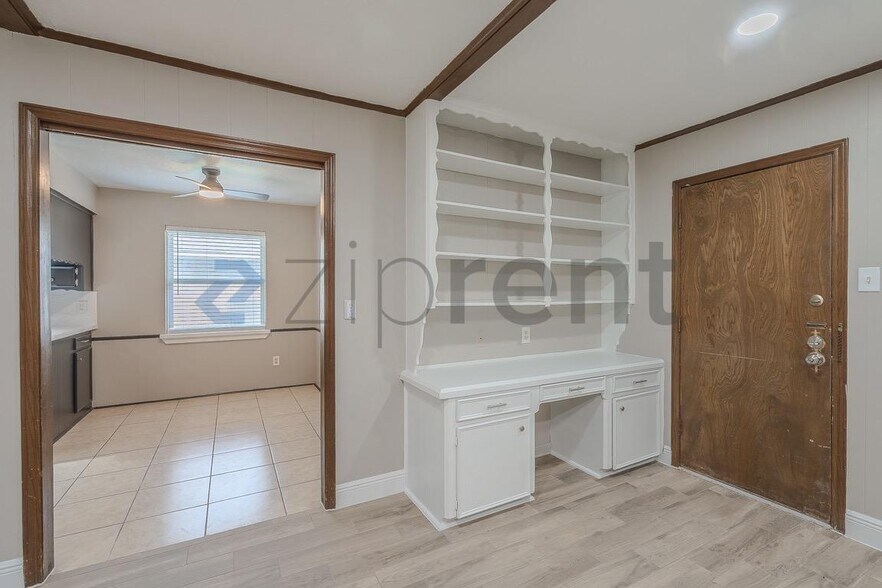 Building Photo - Unit