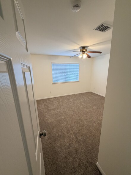 Building Photo - 2201 Summer Reef Dr