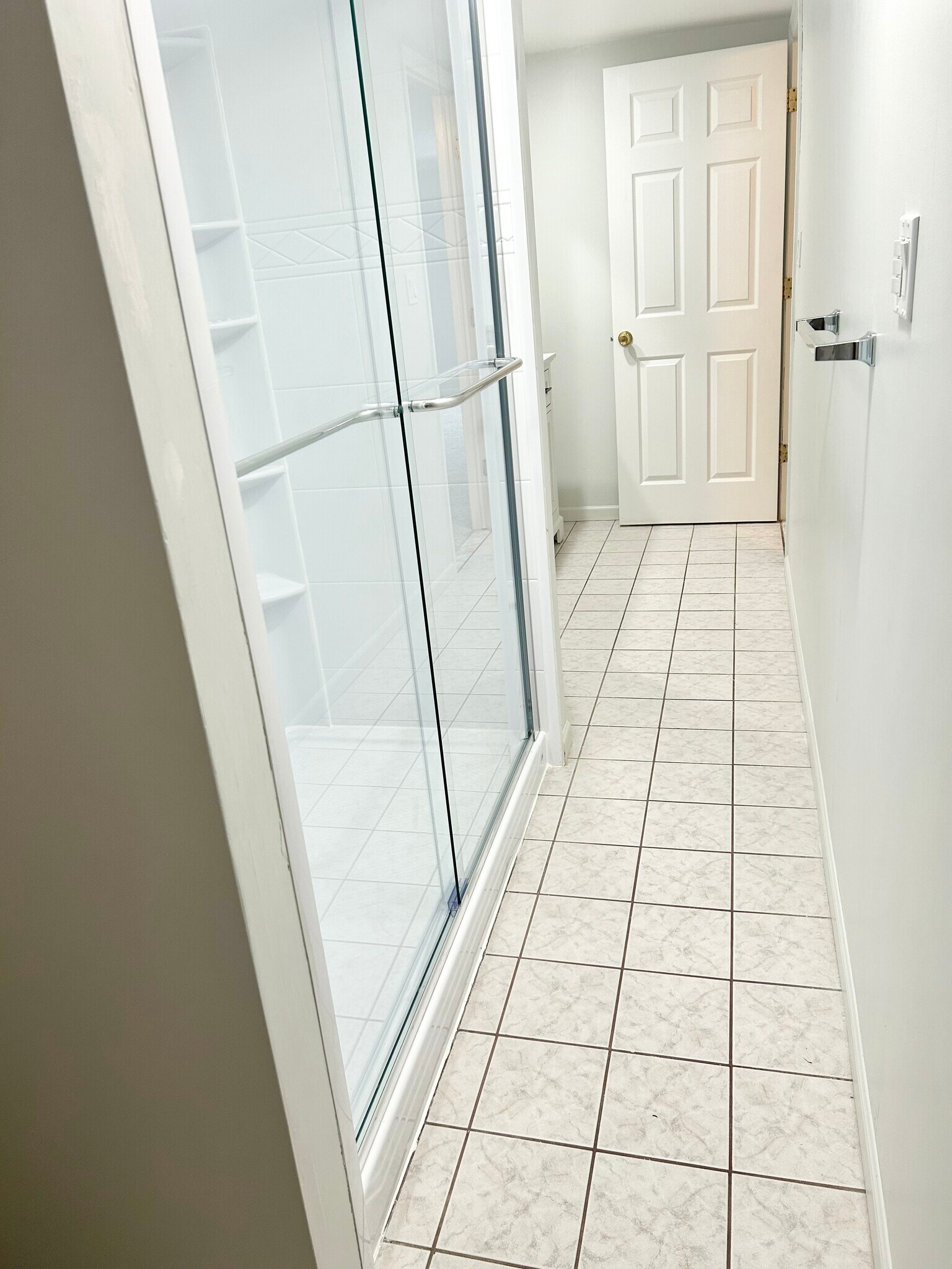 Master Bathroom - 10 Devon Ter