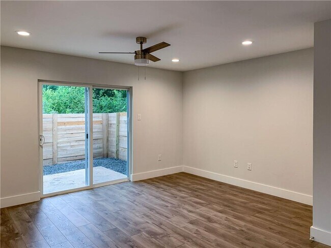 Building Photo - 3812 Southway Dr
