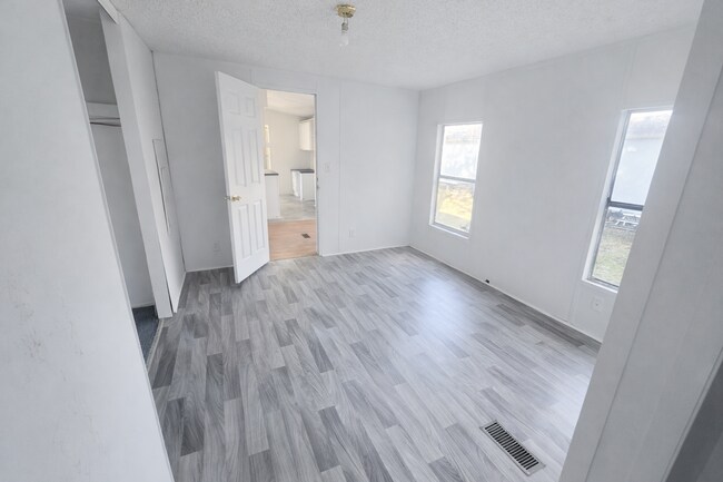 Building Photo - 110 Deborah Dr