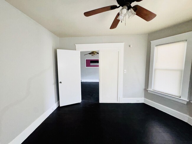 Building Photo - 692 E 128th St