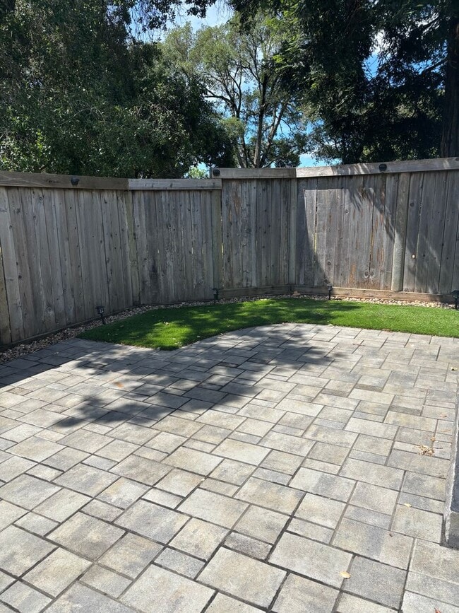 Building Photo - Renovated two bedroom two bath townhome, Windsor!!