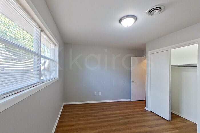 Building Photo - 4418 Mesa Cir