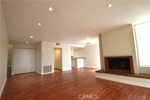 Building Photo - 267 Linwood Ave