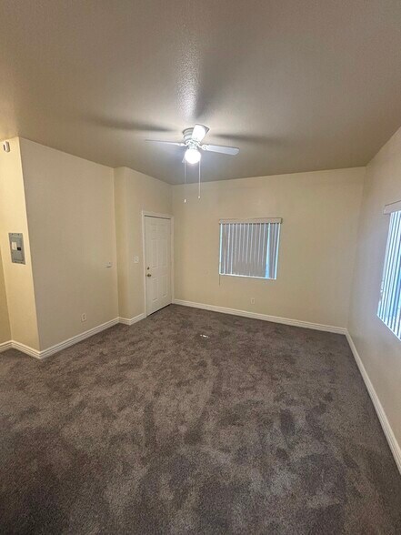 Building Photo - 532 W 55th St