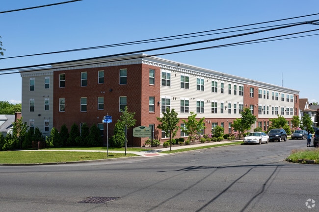 Primary Photo - 412 N Summerfield Ave
