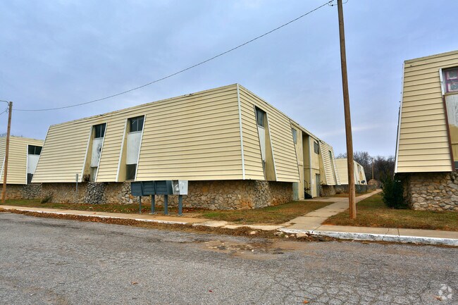 Building Photo - Country Estates East