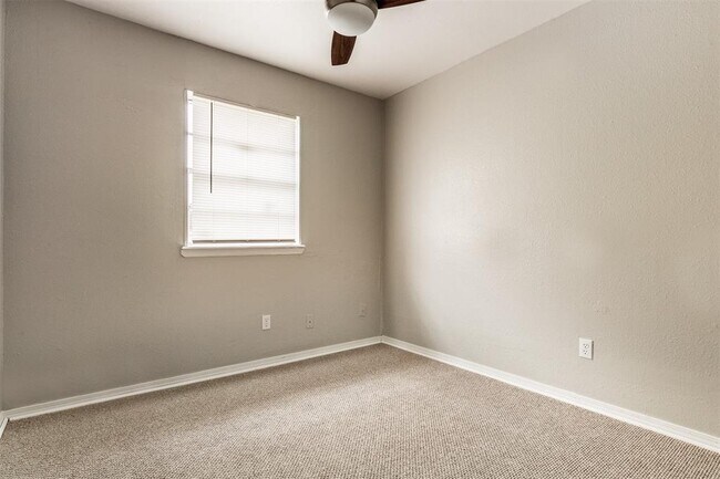 Building Photo - 1416 Mcdonald Dr