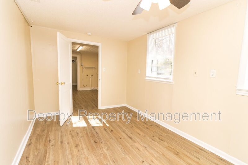 Building Photo - 1422 Wilson Rd