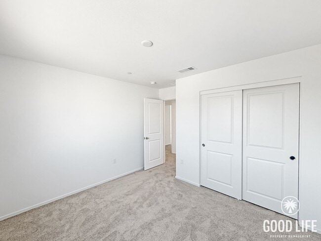 Building Photo - Beautiful 5Bd/2.5Ba Home In Lake Elsinore!