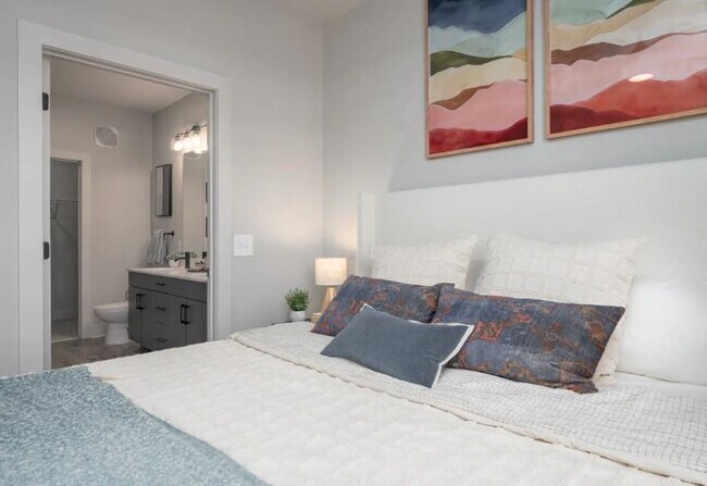 Building Photo - 1400 Laurel Crossing Pkwy NE