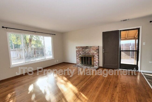 Building Photo - 10624 Chardonay Dr