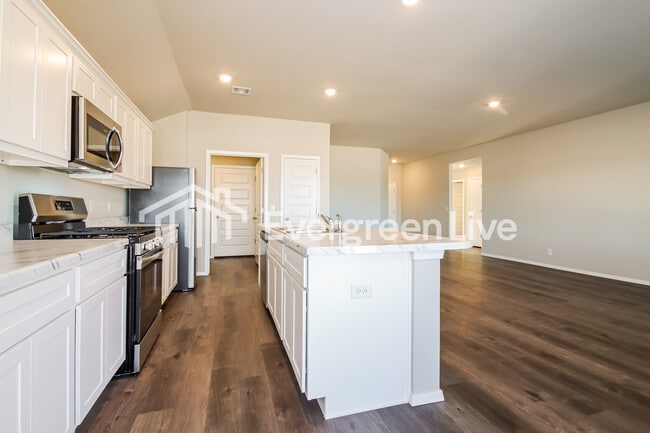 Building Photo - 1002 W Lawton Rd