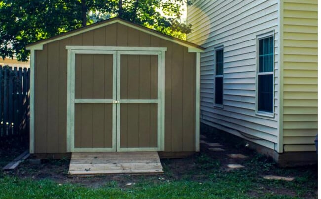 Building Photo - 119 Chalice Way