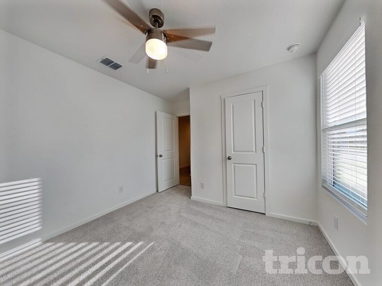 Building Photo - 1624 Parlier St